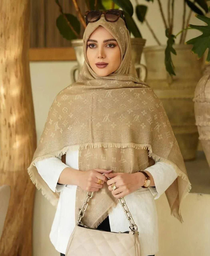 روسری کشمیر اورجینال وارداتی پاییزه دور لمه دار طرح ال وی